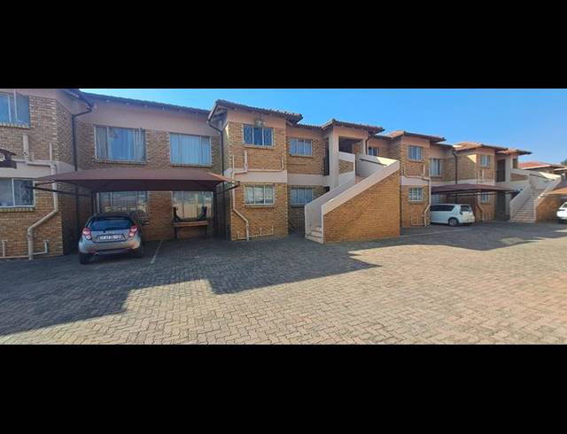2 BEDROOM TOWNHOUSE FOR SALE IN BOKSBURG NORTH